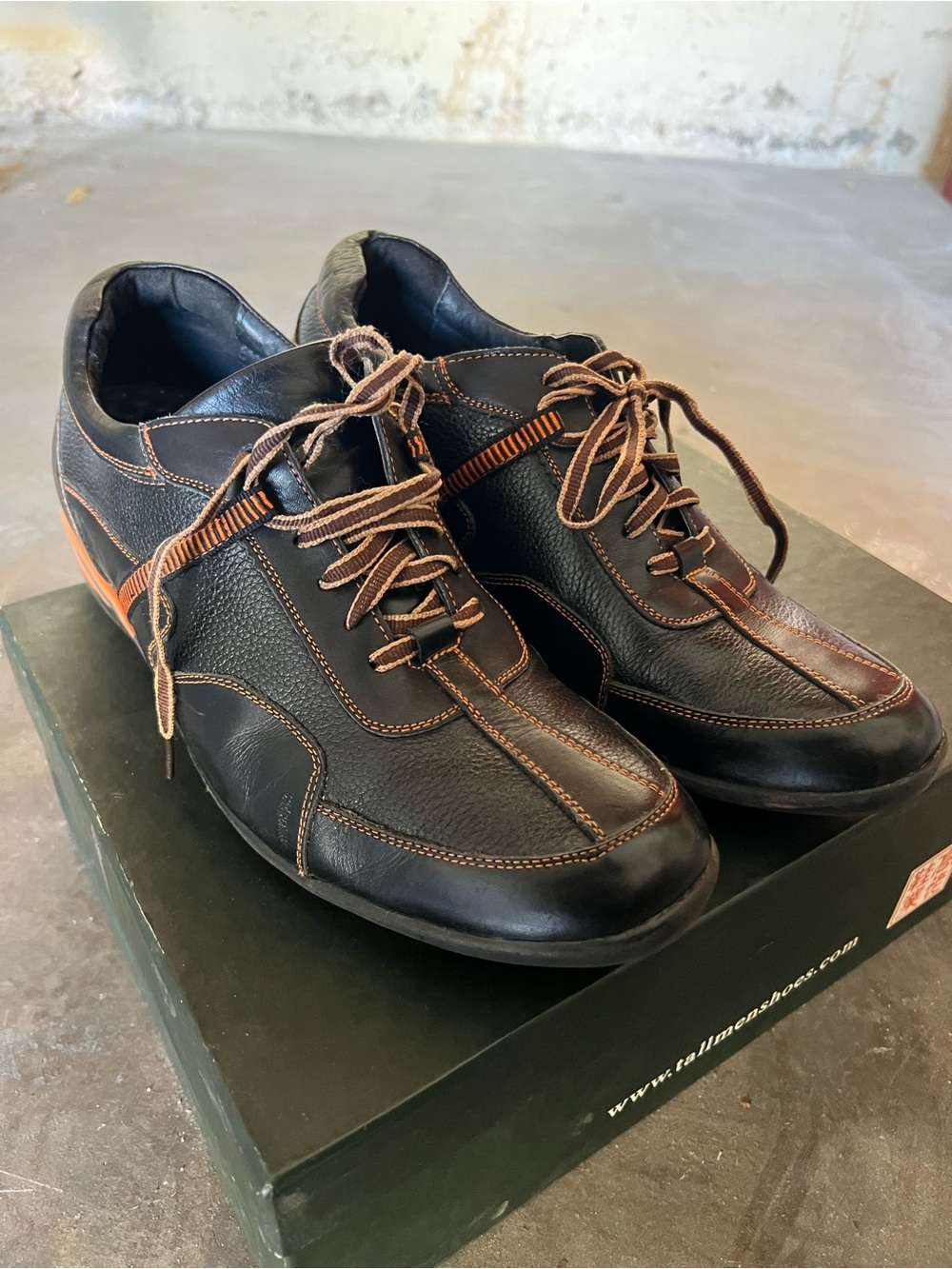 Tall Men’s Shoe Men's Black Leather Casual Lace-Up Shoes with Brown Accents